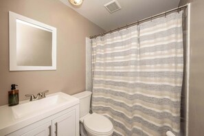 Apartment, Mehrere Betten, Küche | Badezimmer | Handtücher, Toilettenpapier