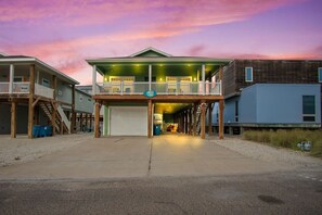 Exterior - Waves, sunsets, and memories made – The Coast House is where the magic happens. (Port Aransas)
