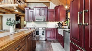 KylskÄp, mikrovÄgsugn, ugn och spishÀll