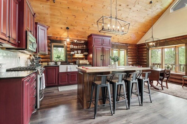 KĂŒhlschrank, Mikrowelle, Ofen, Herdplatte