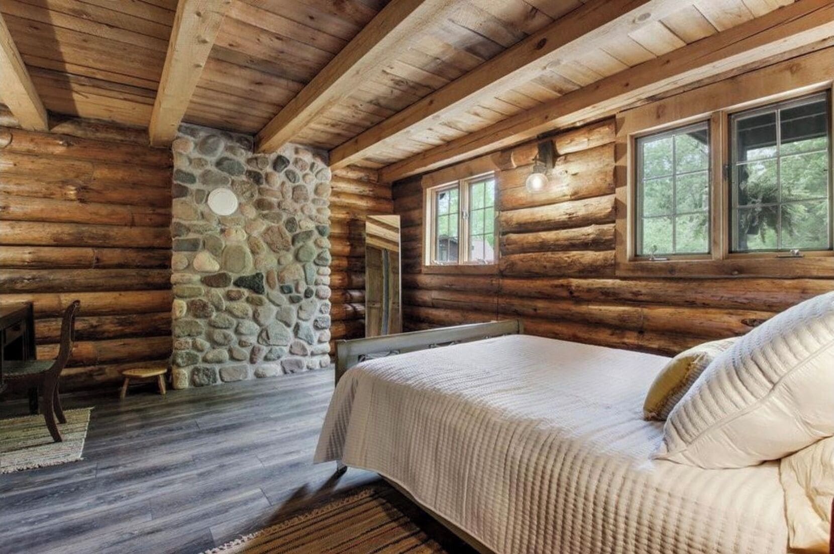 5 多间卧室、办公桌、免费 WiFi、床单