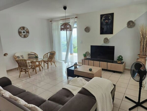 Smart TV, table football, ping pong - Apartement Individuel de 250 m2 à la Campagne Avec vue Mer, Jusqu'à 12 Personne (Le Marigot)