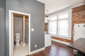 Condo, 1 Queen Bed | Bathroom | Towels, toilet paper