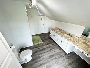 Håndklæder, Sæbe, Shampoo, Toiletpapir
