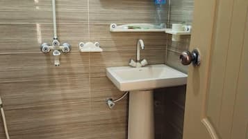 Deluxe Double Room | Bathroom | Shower, designer toiletries, towels, soap