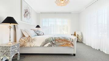 4 slaapkamers, een strijkplank/strijkijzer, gratis wifi, beddengoed