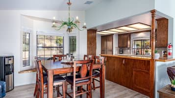 House, Multiple Beds, Patio, Mountain View (Mountain View Point) | Dining