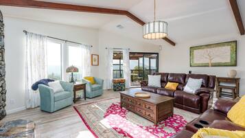 House, Multiple Beds, Patio, Mountain View (Mountain View Point) | Living area | TV, MP3 dock