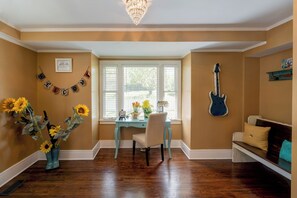 Living area - Nashville White House (Nashville)