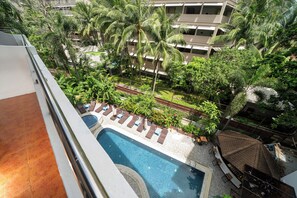 Deluxe Room Pool View | Vista del balcón