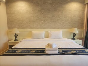 Deluxe Room Pool View