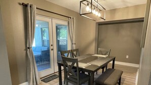 A dining area with a table, chairs, and a bench. - Melbourne, FL Home-Away From Home - Eau Gallie District  (Melbourne)