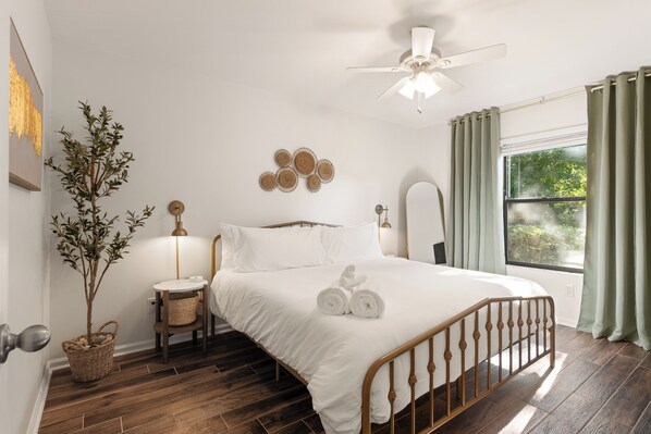 4 chambres, fer et planche à repasser, lit parapluie, Wi-Fi gratuit