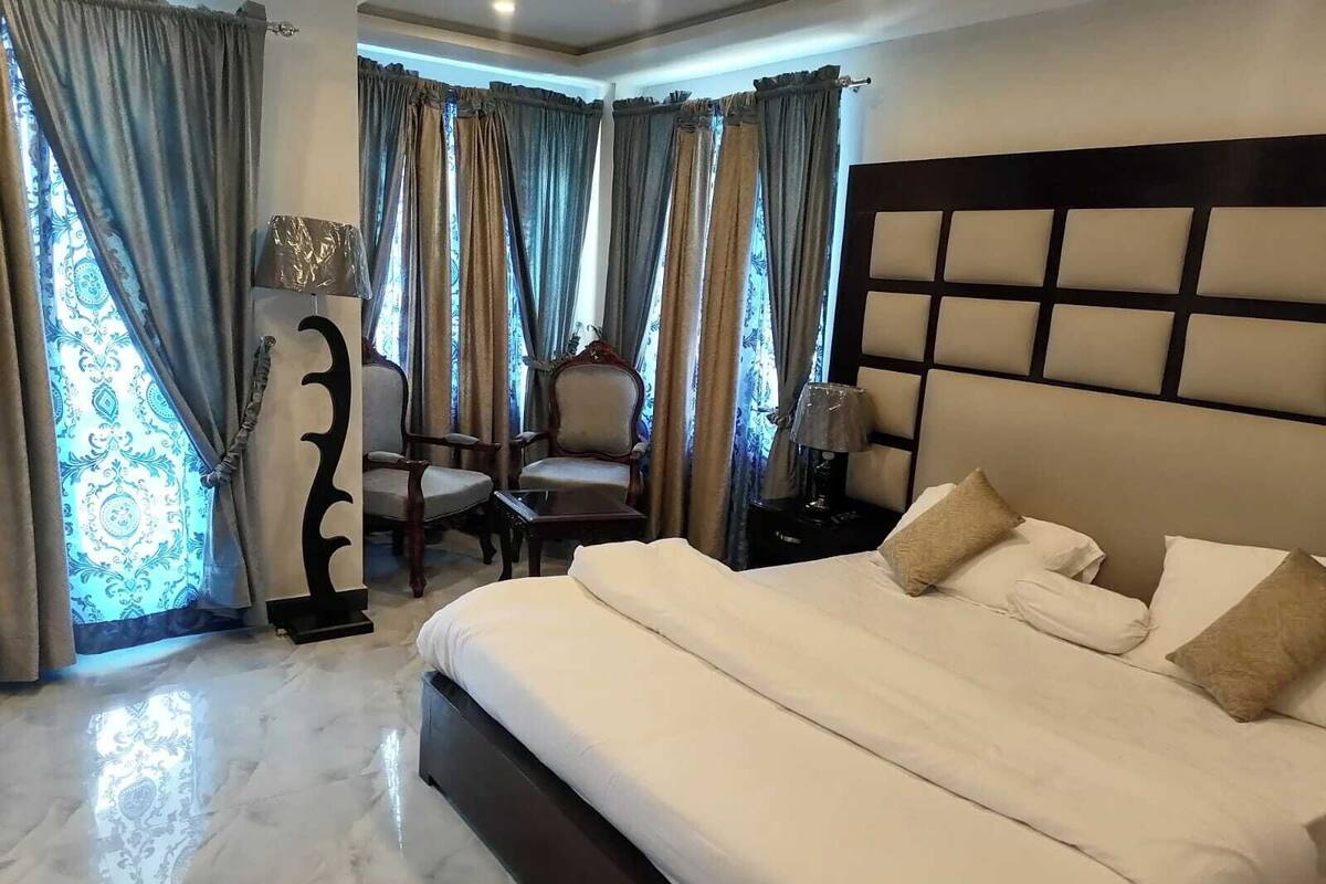 Habitación Deluxe doble | Sistema de insonorización, tabla de planchar con plancha, wifi gratis
