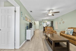Condo, Multiple Beds, Balcony, Ocean View (Ocean Hibiscus) | Interior