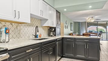 Condo, Multiple Beds, Balcony, Ocean View (Ocean Hibiscus) | Private kitchen | Fridge, microwave, oven, stovetop