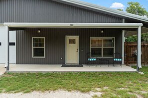 Exterior - Peaceful Cottage w/ Grill Mins to Lake Travis (Lakeway)