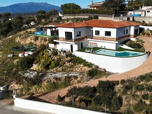 Exterior - Spacious Villa with Private Pool & Gym – Only 20 min from Beach (Mas Altaba)