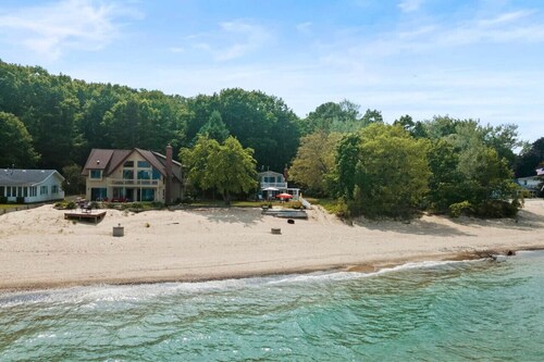 Serenity Shores Hideaway - Great Beach & Peaceful!