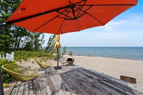 Serenity Shores Hideaway - Great Beach & Peaceful!