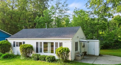 Hemlock Hideout - 3 Mins from DT Lex, Great Beach!