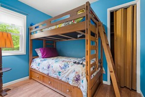 3 bedrooms, free WiFi, bed sheets