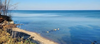Hemlock Hideout - 3 Mins from DT Lex, Great Beach!