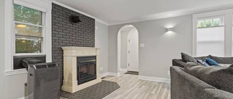 Télévision, cheminée