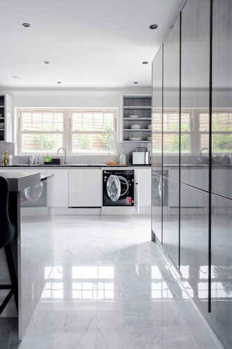 22A: Brand new 5 Bed 4 Bath detached house