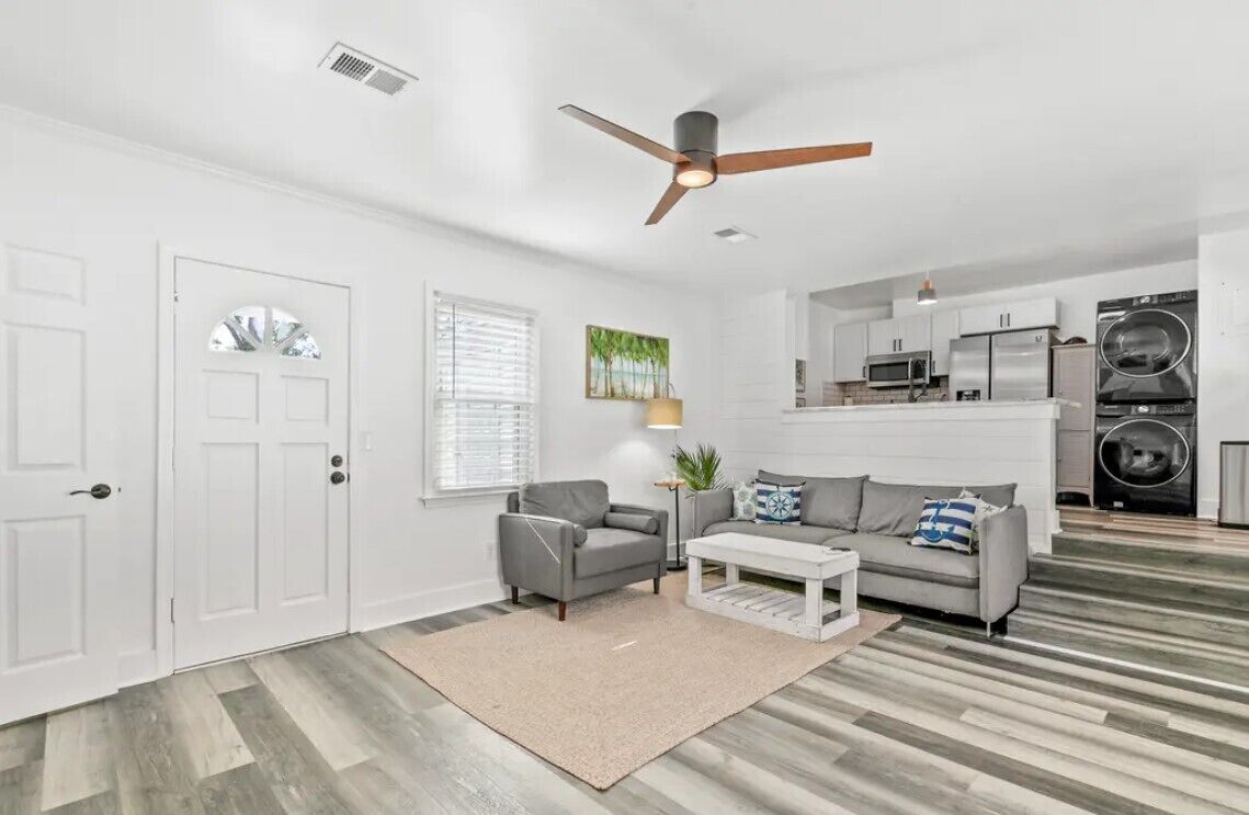 North Hill Cottage, Spacious, Modern, and Downtown