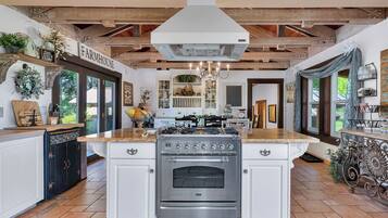 House, Multiple Beds, Balcony, Mountain View | Private kitchen | Fridge, microwave, oven, stovetop