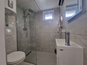 Douche, sèche-cheveux