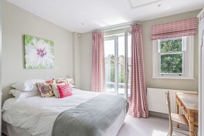 5 soverom, strykejern/-brett, wi-fi og sengetøy