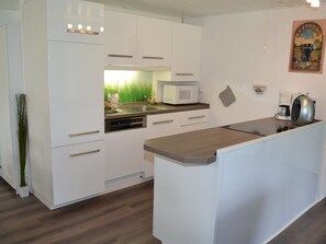 Kjøleskap, mikrobølgeovn, ovn og oppvaskmaskin