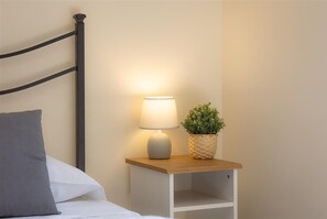 2 bedrooms, iron/ironing board, internet, bed sheets