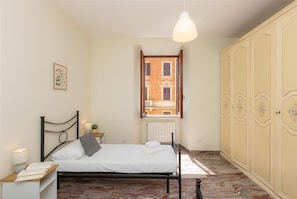 2 habitaciones, tabla de planchar con plancha, internet y ropa de cama 