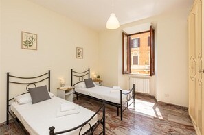 2 makuuhuonetta, silitysrauta/-lauta, internet, vuodevaatteet