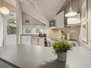 Fridge, microwave, dishwasher, cookware/dishes/utensils