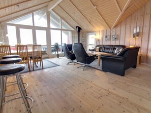 Tv och eldstad