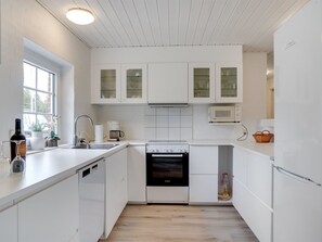 Kühlschrank, Mikrowelle, Ofen, Geschirrspüler