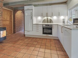 Kjøleskap, mikrobølgeovn, ovn og oppvaskmaskin