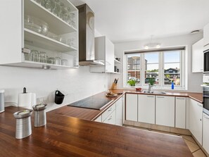 Kühlschrank, Mikrowelle, Ofen, Geschirrspüler