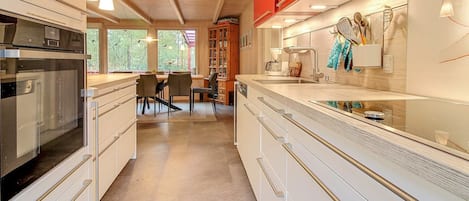 冰箱、微波炉、洗碗机、厨具/餐具