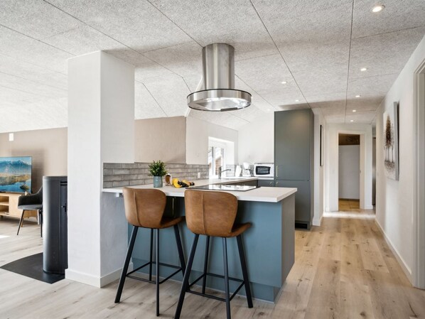 Réfrigérateur, micro-ondes, four, lave-vaisselle