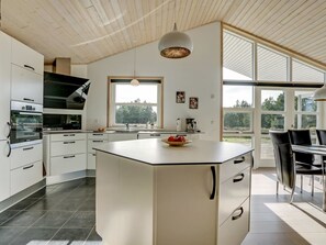 Fridge, microwave, dishwasher, cookware/dishes/utensils - "Haghbarth" - 2.3km from the sea by Interhome (Rømø)