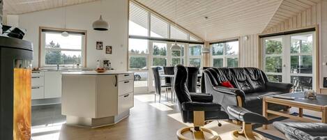 TV, fireplace, DVD player