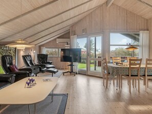 TV, fireplace, DVD player