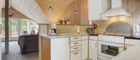 ثلاجة، ميكروويف، فرن، غسالة أطباق