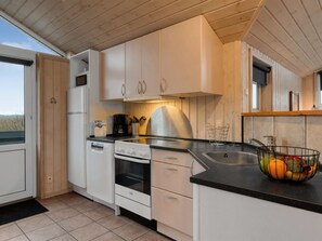 Kjøleskap, mikrobølgeovn, ovn og oppvaskmaskin