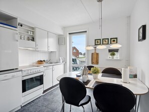 Fridge, oven, dishwasher, cookware/dishes/utensils